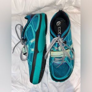 Topo athletic Halsa shoe women's size 9